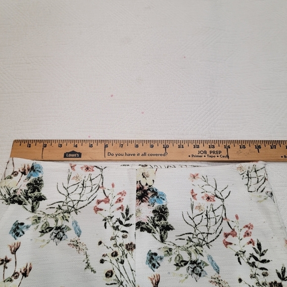 Lucy Paris white floral shorts. - Picture 14 of 16
